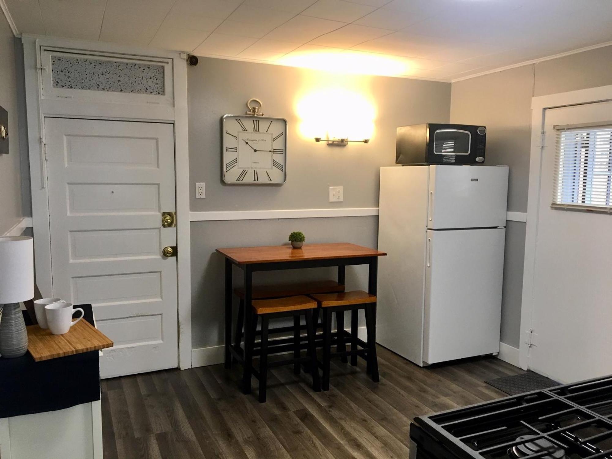 Spacious Historic In Lakeview - Walk To Wrigley, Nightlife, Shops, Hospitals Apartment