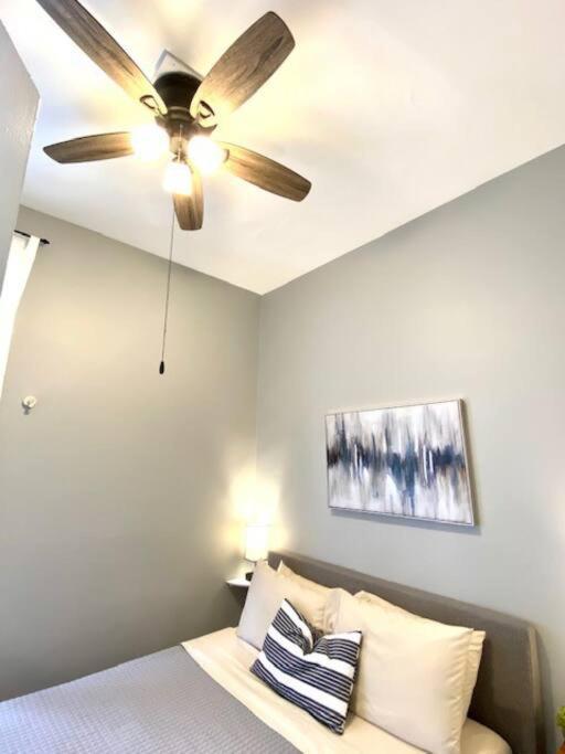 Spacious Historic In Lakeview - Walk To Wrigley, Nightlife, Shops, Hospitals Apartment Chicago