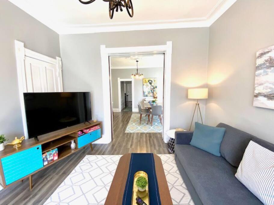 Apartment Spacious Historic In Lakeview - Walk To Wrigley, Nightlife, Shops, Hospitals