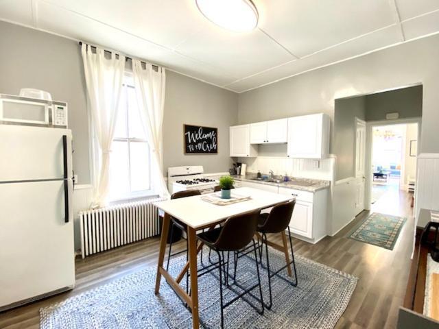 Spacious Historic In Lakeview - Walk To Wrigley, Nightlife, Shops, Hospitals Apartamento Chicago